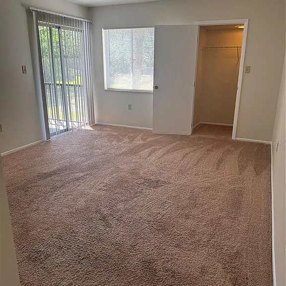 212 Cypress Ln — Photo 6
