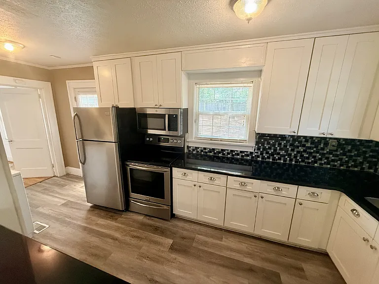 611 Greenland Dr — Photo 8
