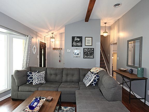 3rd image of 6067 Sherwood Dr