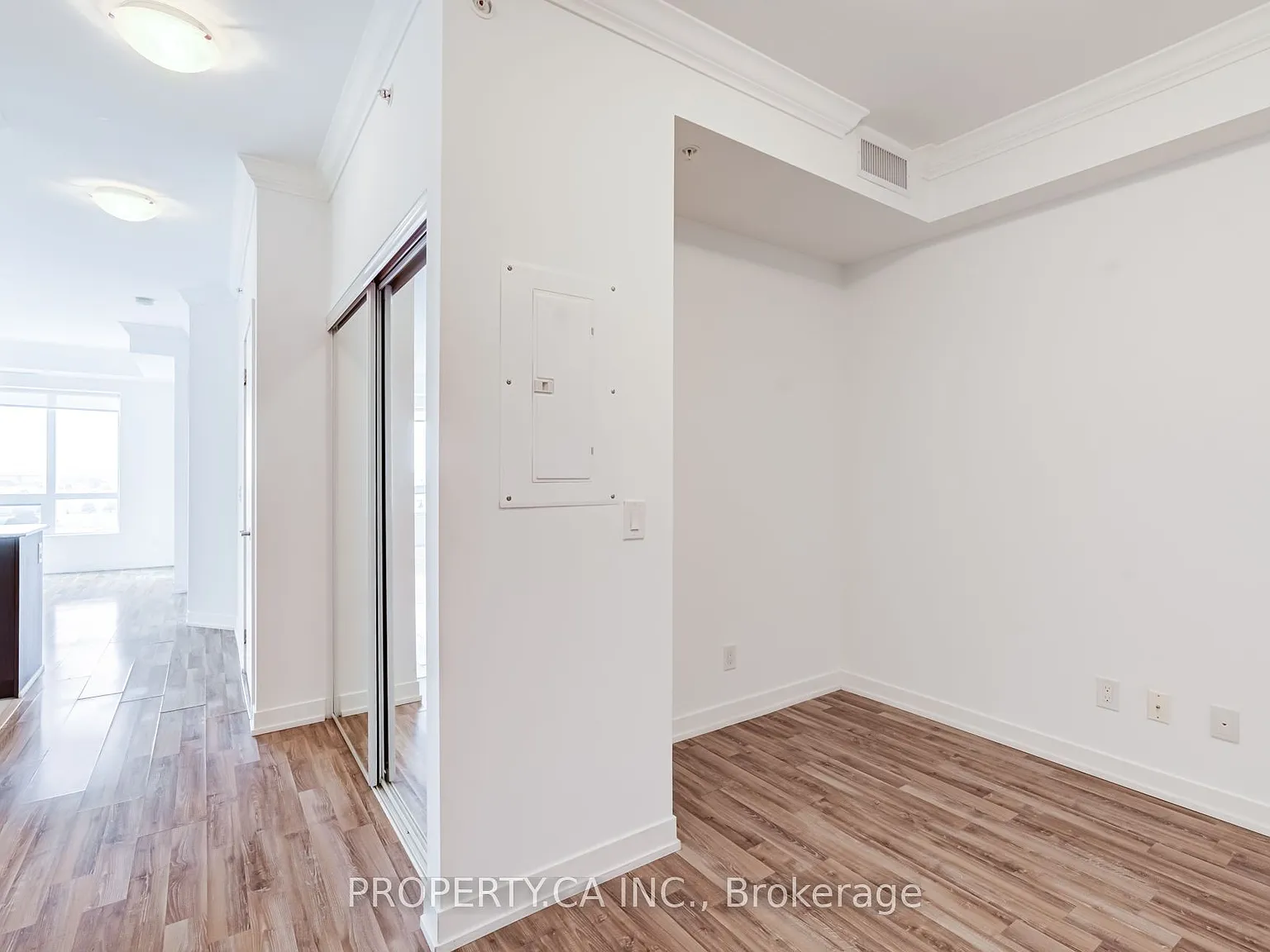 The Lexington Condominium Residences — Photo 3