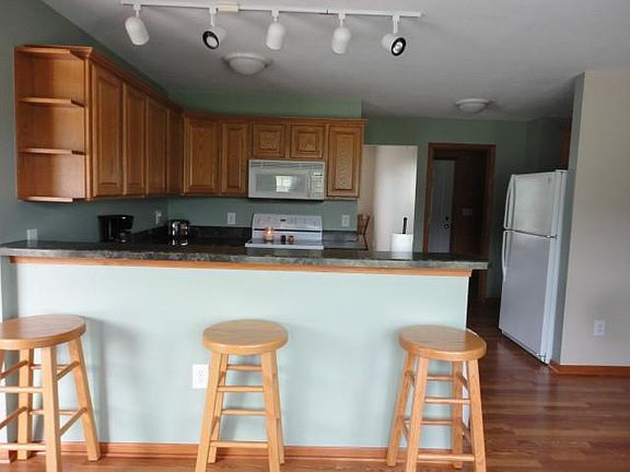 5th image of 70 Zellers Ln