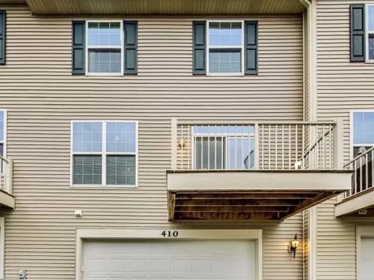 410 Town Center Blvd — Photo 16