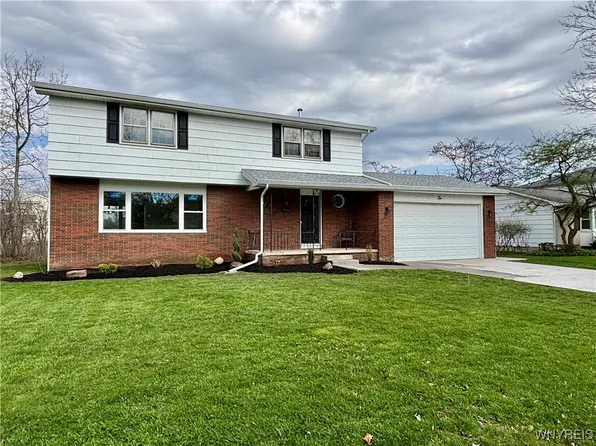 10 Macarthur Dr, Williamsville, NY 14221