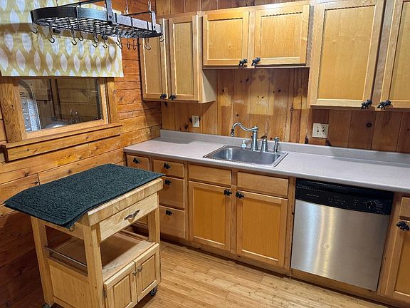 3rd image of 179 Crest Avenue