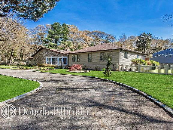 2nd image of 5 Indian Hill Ct
