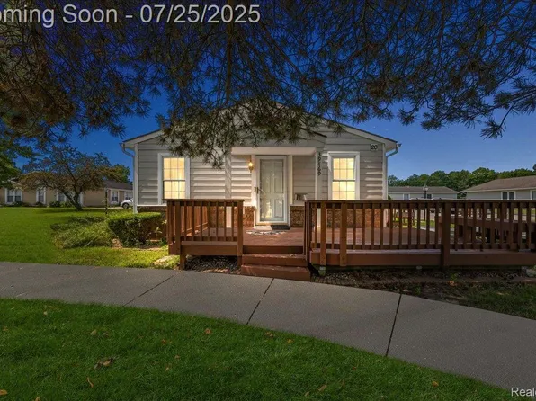 39869 Village Wood Ln, Novi, MI 48375