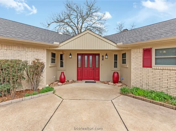 52 Golfview Dr, Hilltop Lakes, TX 77871