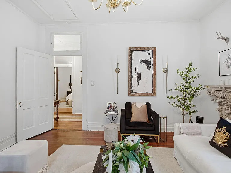 324 W 9th St — Photo 12