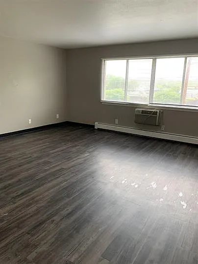 1184 Western Avenue — Photo 4