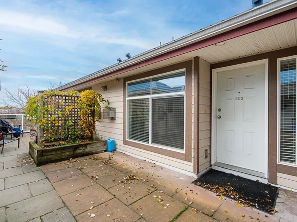19705 56th Ave #203, Langley, BC V3A 3X7