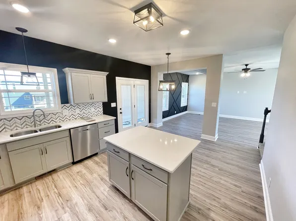 2038 Jackie Lorraine Dr, Clarksville, TN 37042