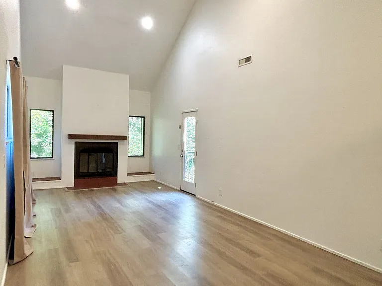 331 SE 146th Ave — Photo 5