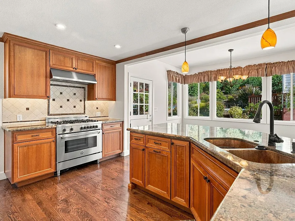 25 Biscayne Ct
