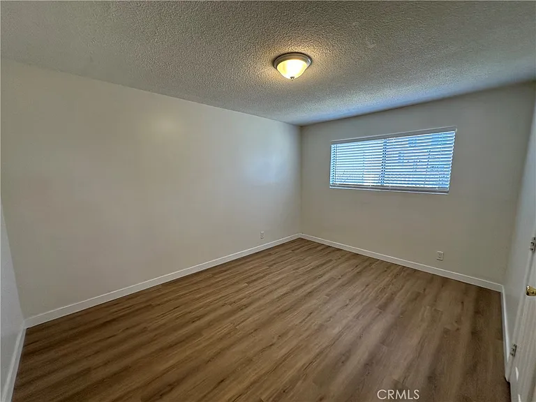 4754 Grace Ave — Photo 10