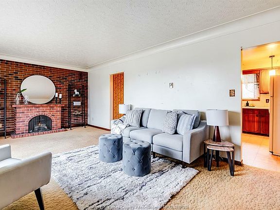 2nd image of 91 Woodlawn Cres