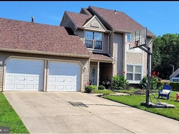 16 Country Hollow Cir, Sicklerville, NJ 08081