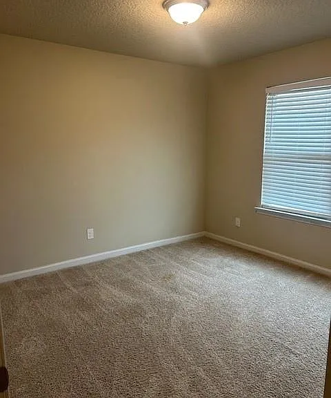 1718 Calgary Dr W — Photo 7