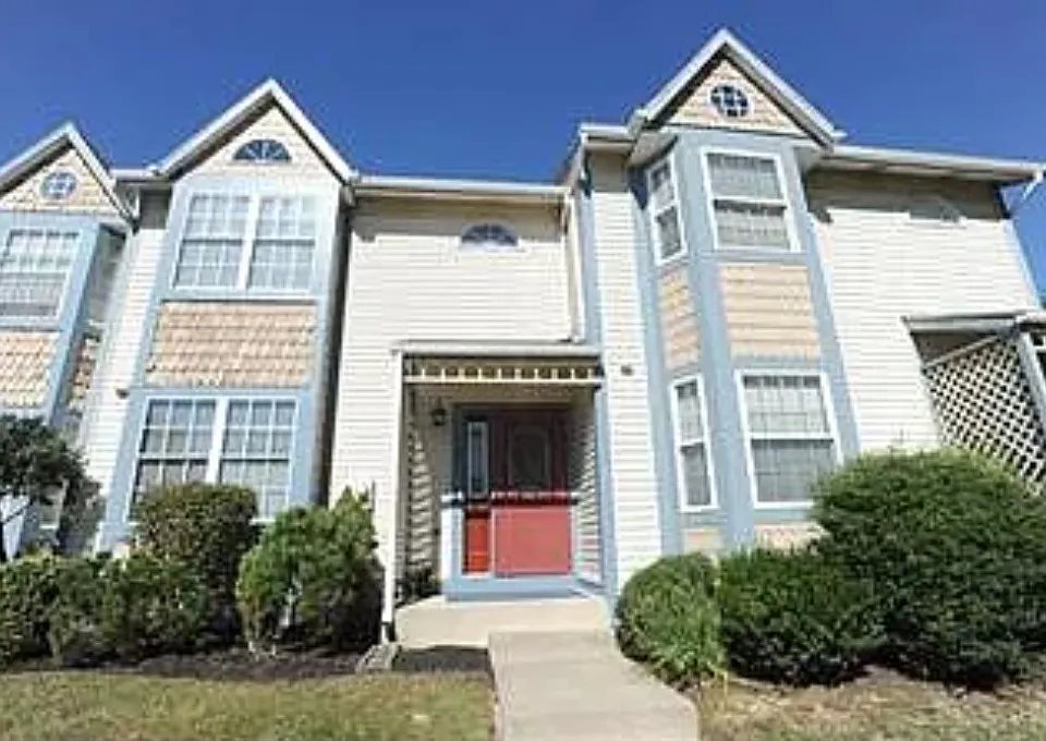 102 Quaker Dr