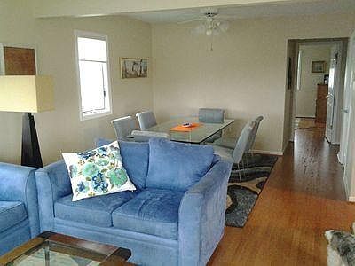 3rd image of 840 Stenton Pl