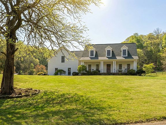 3rd image of 1067 Roys Private Way