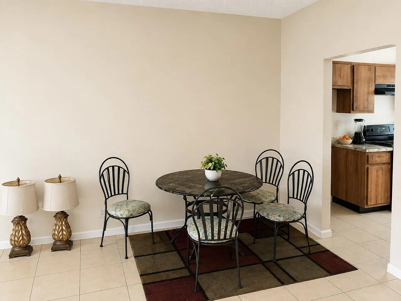 3 bed, 2.0 bath, 1235 sqft, $2,500 — Photo 4