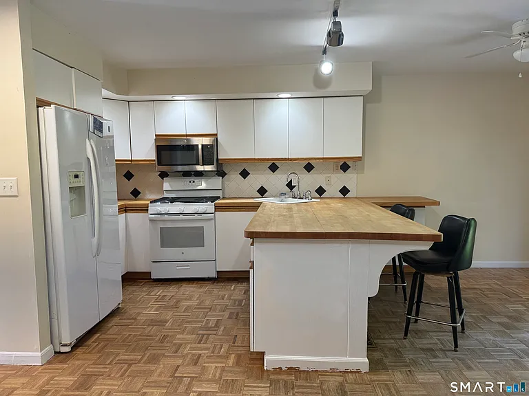330 Merwin Ave #F4 — Photo 8