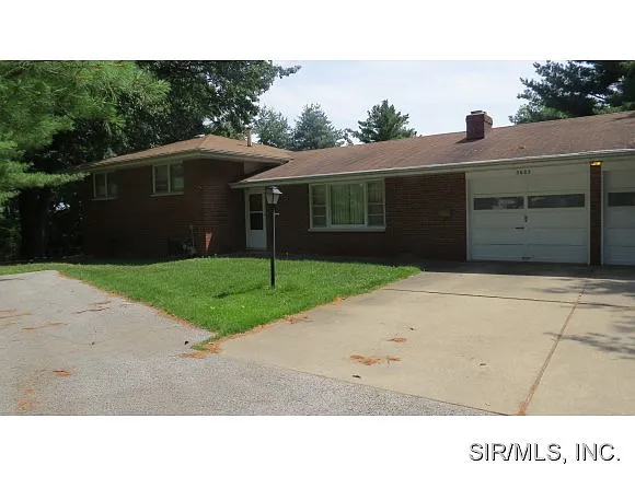 3605 Glenn Dr photo 1