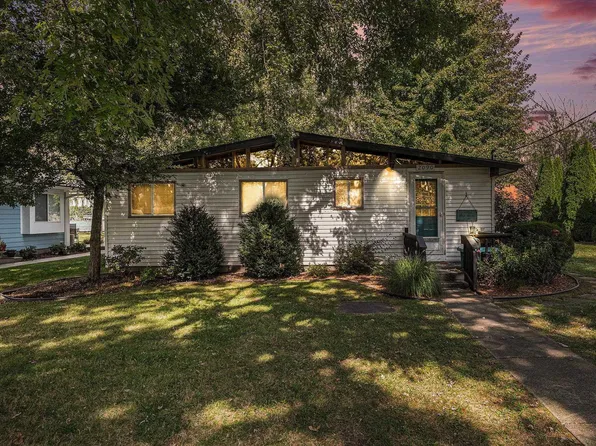 2090 N Channel Dr, Harsens Island, MI 48028