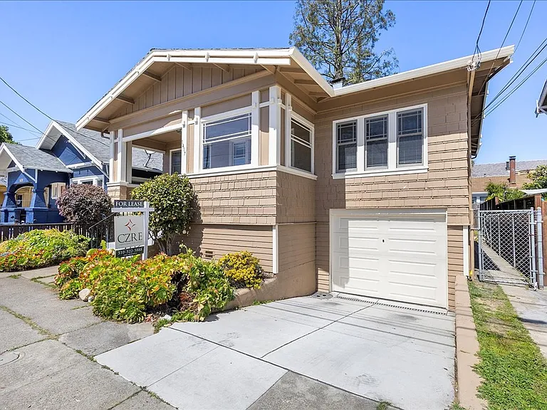 1417 Lincoln Ave — Photo 2