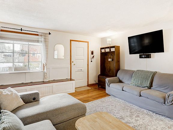 4th image of 622 Juniata St
