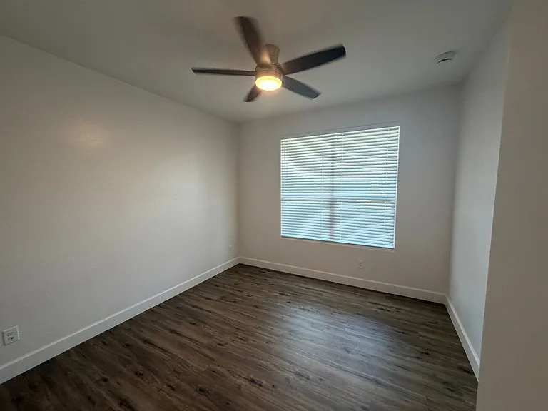 38005 W Montserrat St — Photo 6