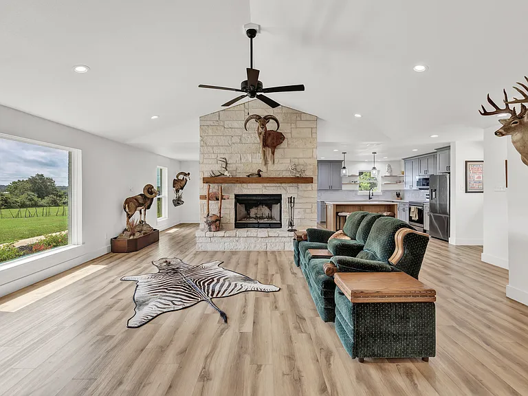 1901 Melissa Ln — Photo 21