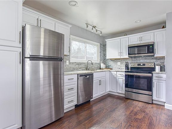 3rd image of 3413 Sandalwood Ct