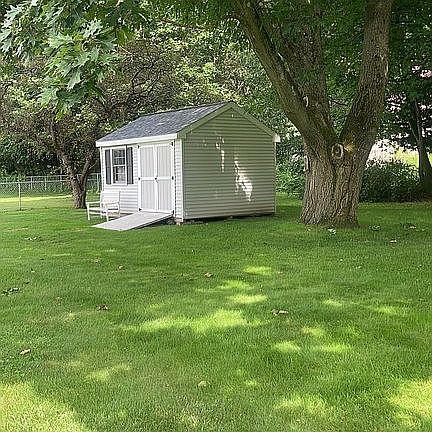 5th image of 2 Roslyn Dr