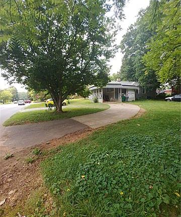 3rd image of 2557 Eastway Dr