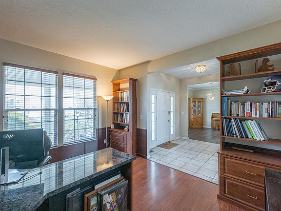 4th image of 619 Theron Dr
