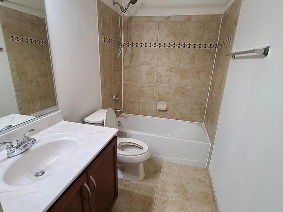 4th image of 22633 Cambridgeport Sq