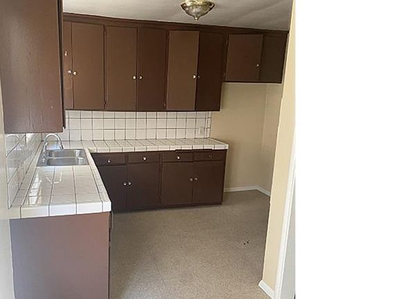 4th image of 836 W 83rd St