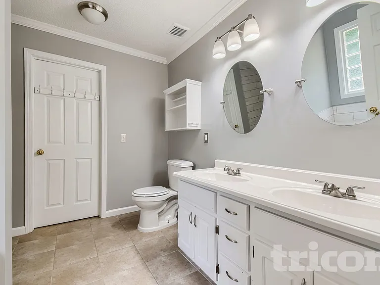 390 River Point Dr — Photo 12