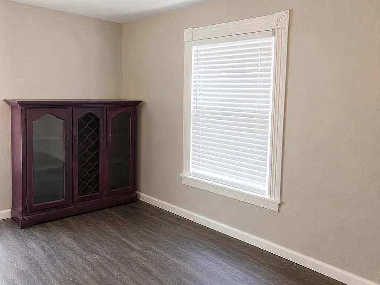 1027 Hughes St #2 — Photo 4