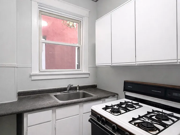 605 W Norwegian St #1 — Photo 2