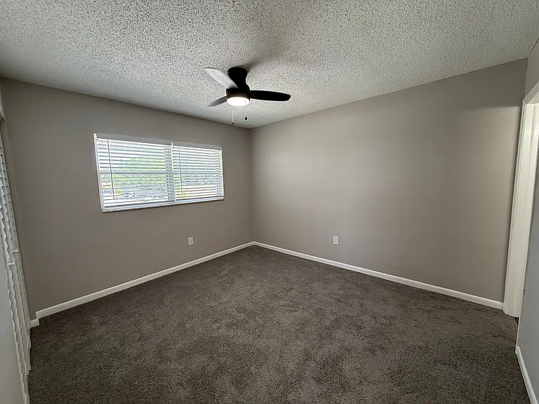 3305 Camelot Dr — Photo 13