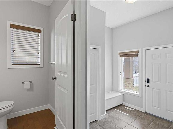 4th image of 34 S Everoak Gdns SW