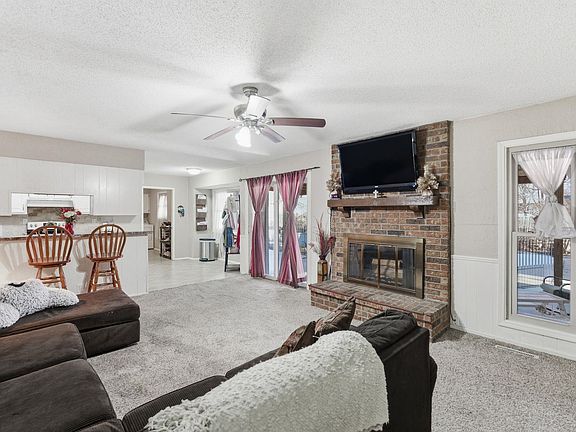 4th image of 2306 N Addison Cir