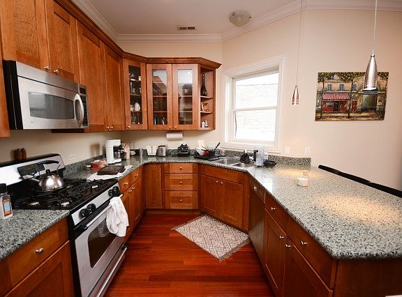 4th image of 3757 N Southport Ave #2