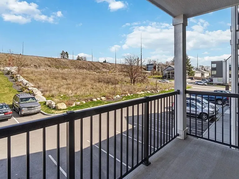 River City Apartments — Photo 32