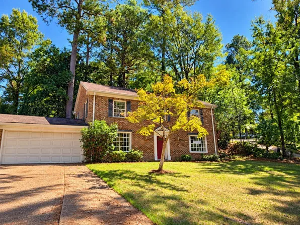 1720 Forrest Hill Dr, Columbus, MS 39701