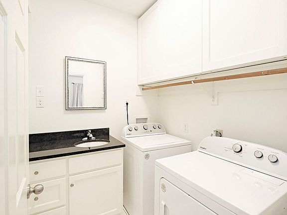 5th image of 1201 Poplar St #B