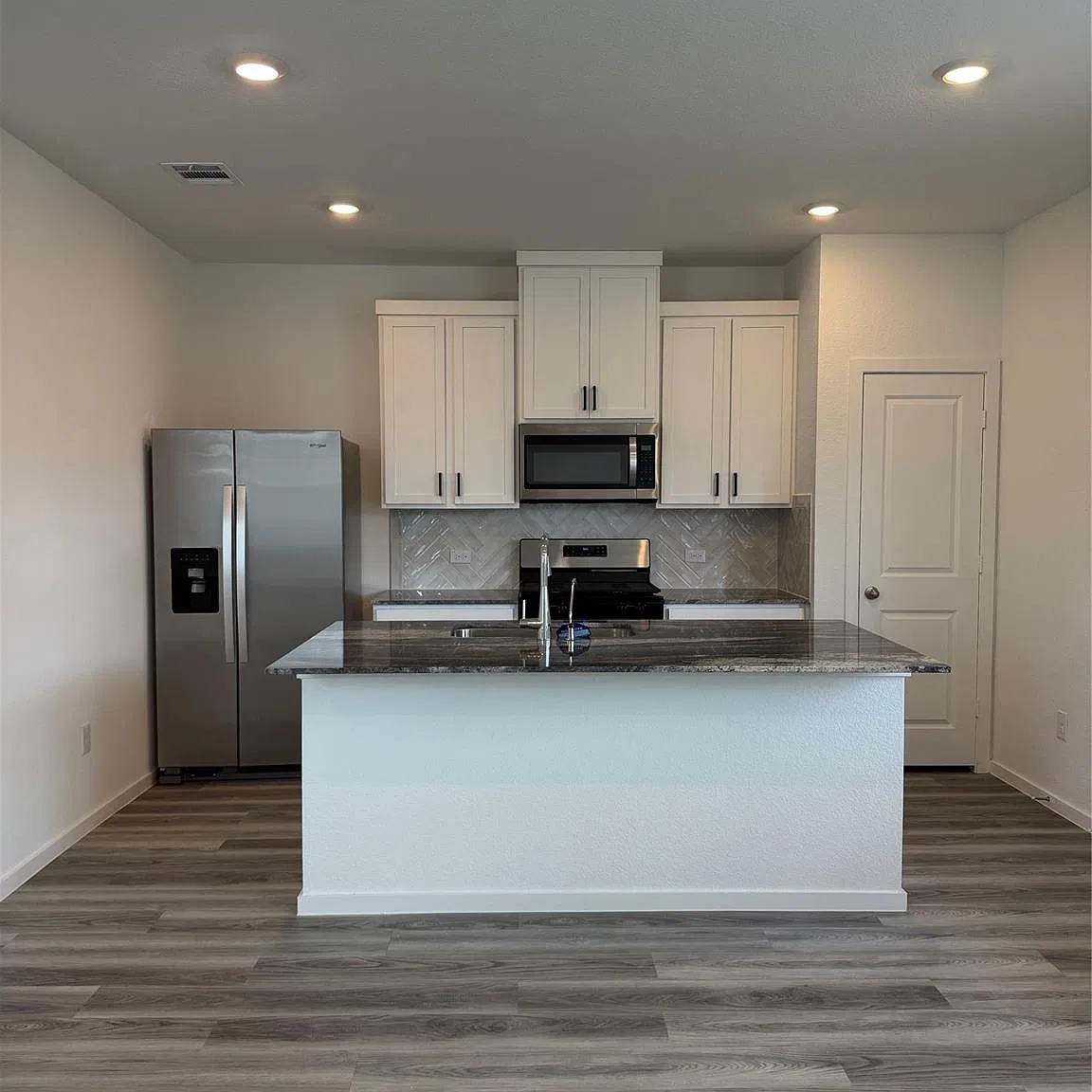 3 bed, 2.5 bath, 1487 sqft, $2,400 — Photo 4