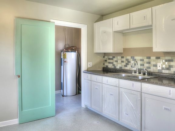 5th image of 210 Bremerton Blvd W #House